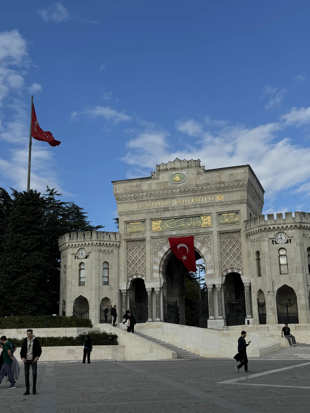 Хочу выразить благодарность гиду Гюркану и поделиться своими впечатлениями. Нам повезло с гидом! Гюркан не просто