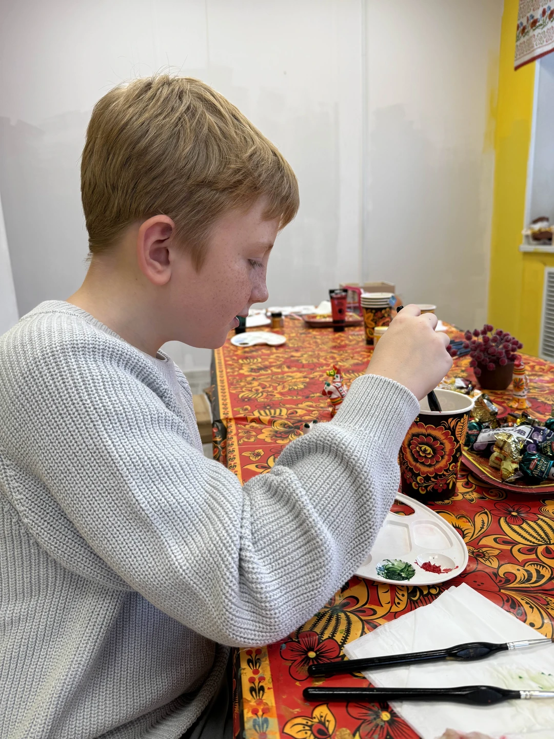 Замечательный и душевный мастер класс. Мы послушали рассказ об истории филимоновской игрушки. Откуда она родом, кто