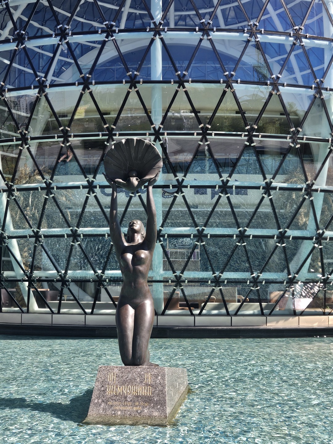 Было приятно прогуляться по ухоженному спальному району, полюбоваться парками и деревьями, которых там очень много! Получилось