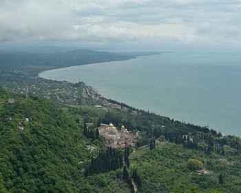Новый Афон: келья Симона Кананита, рукотворный водопад, Новоафонский монастырь и Приморский парк