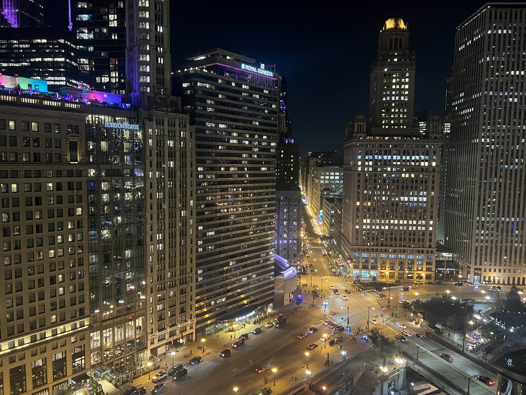 Чикаго - родина небоскрёбов (Roman)