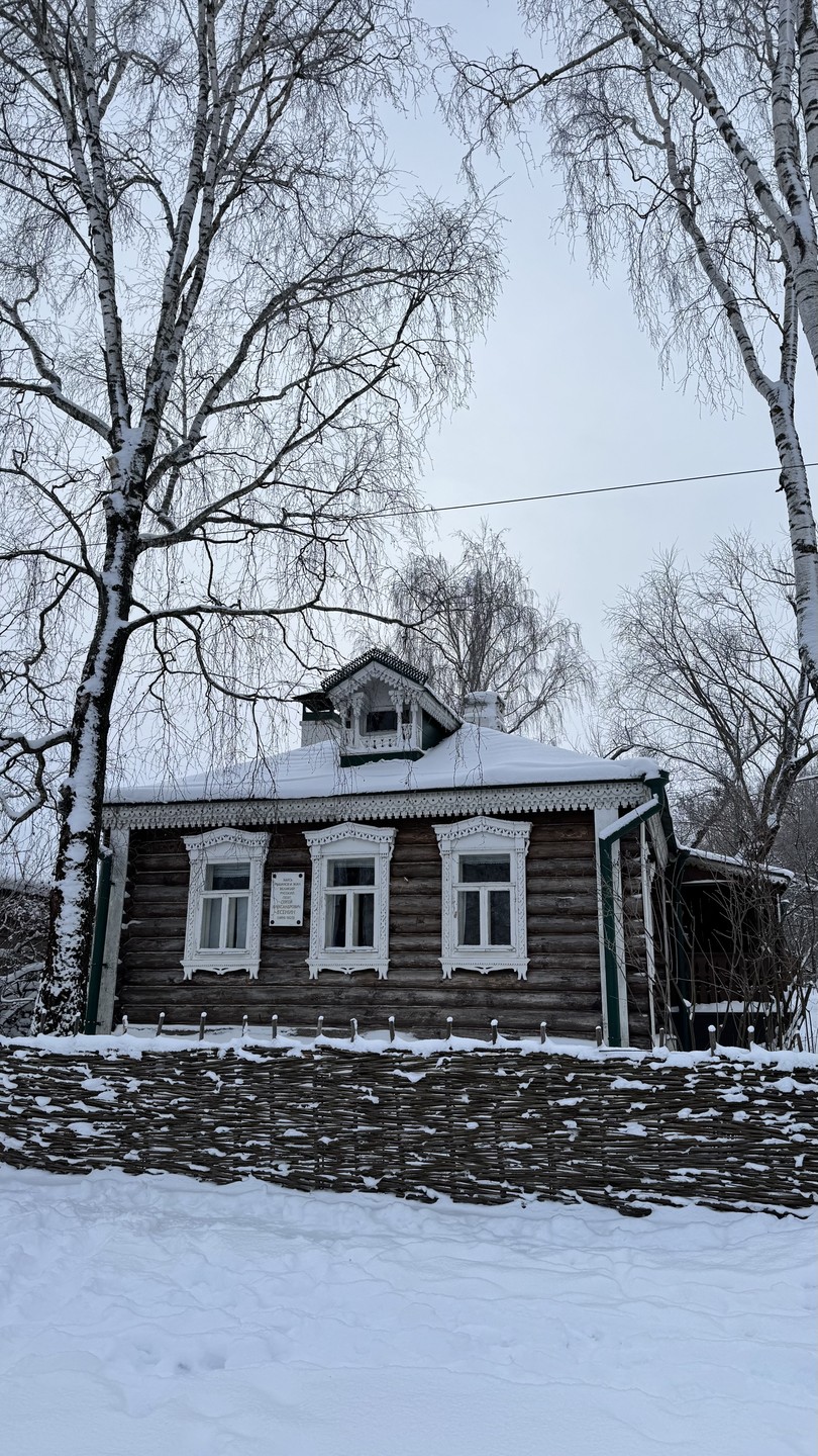 Интересная поездка в музей Есенина и в монастырь, красивые виды природы, особенно зимой, впечатлили!