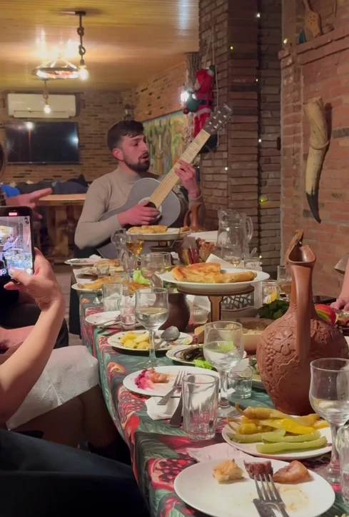 Всем привет! Спойлеров не будет. Что было на ужине - остается на ужине! Немного сумбурное начало