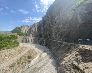 Дири Баба, Лагич и прибытие в Шеки