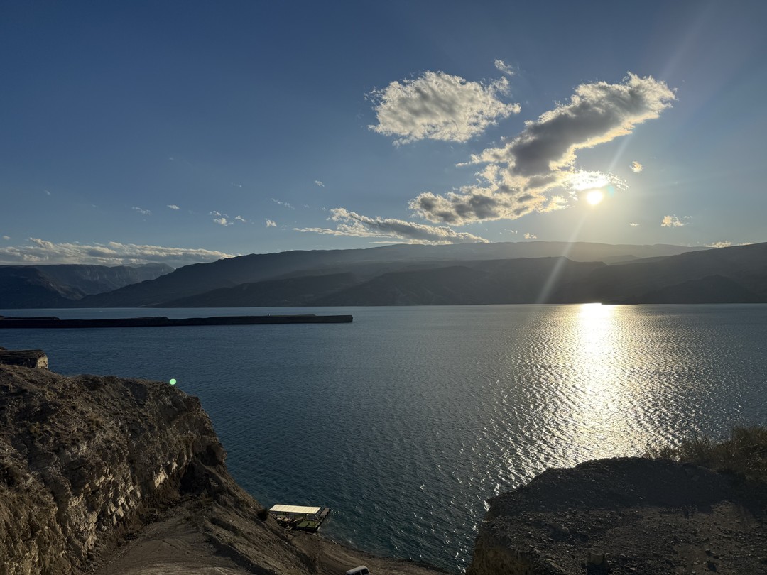 Экскурсию провел Шамиль. Очень классный и простой парень. Отлично проговорили всю дорогу. Показал каньон с разных