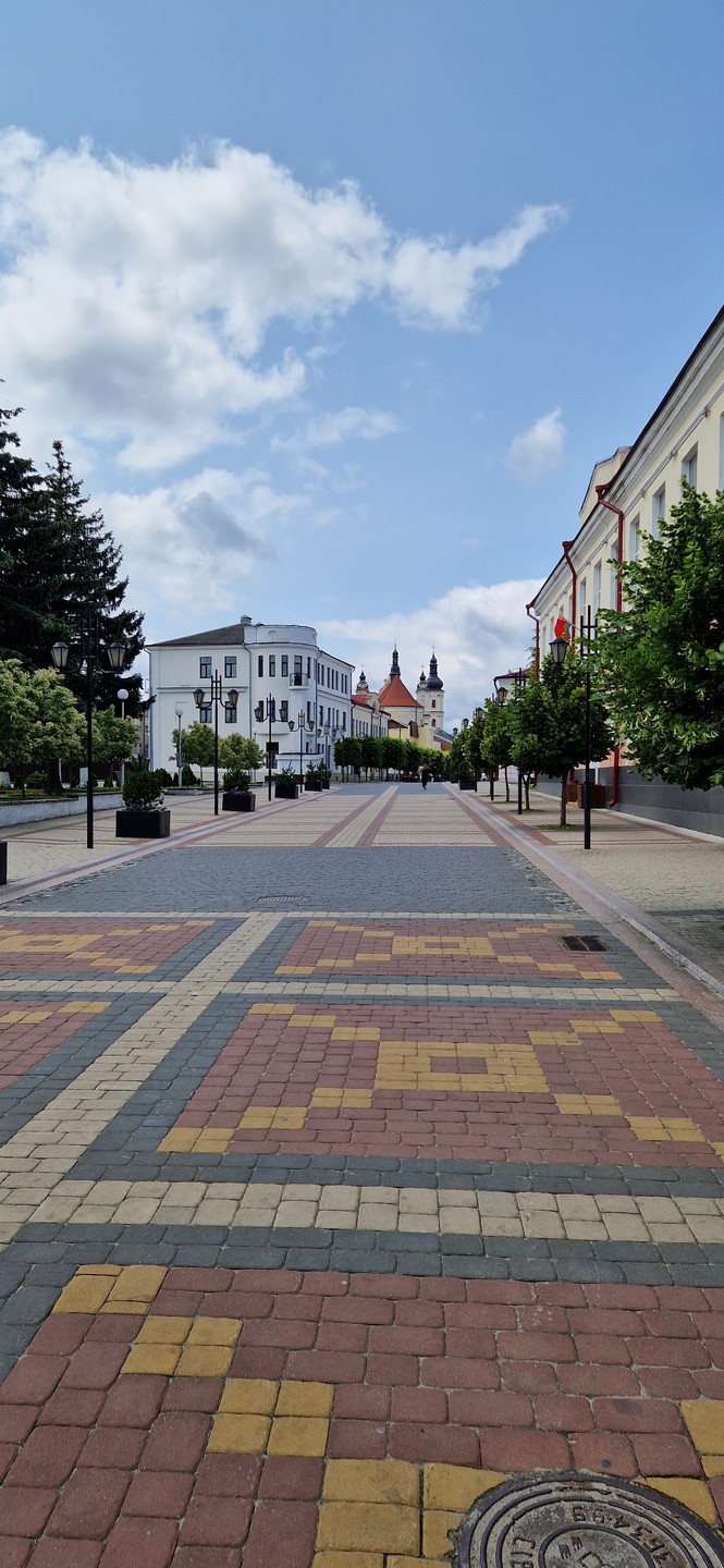 Грамотный экскурсовод, но поскольку были с детьми хотелось бы более лёгкой подачи материала