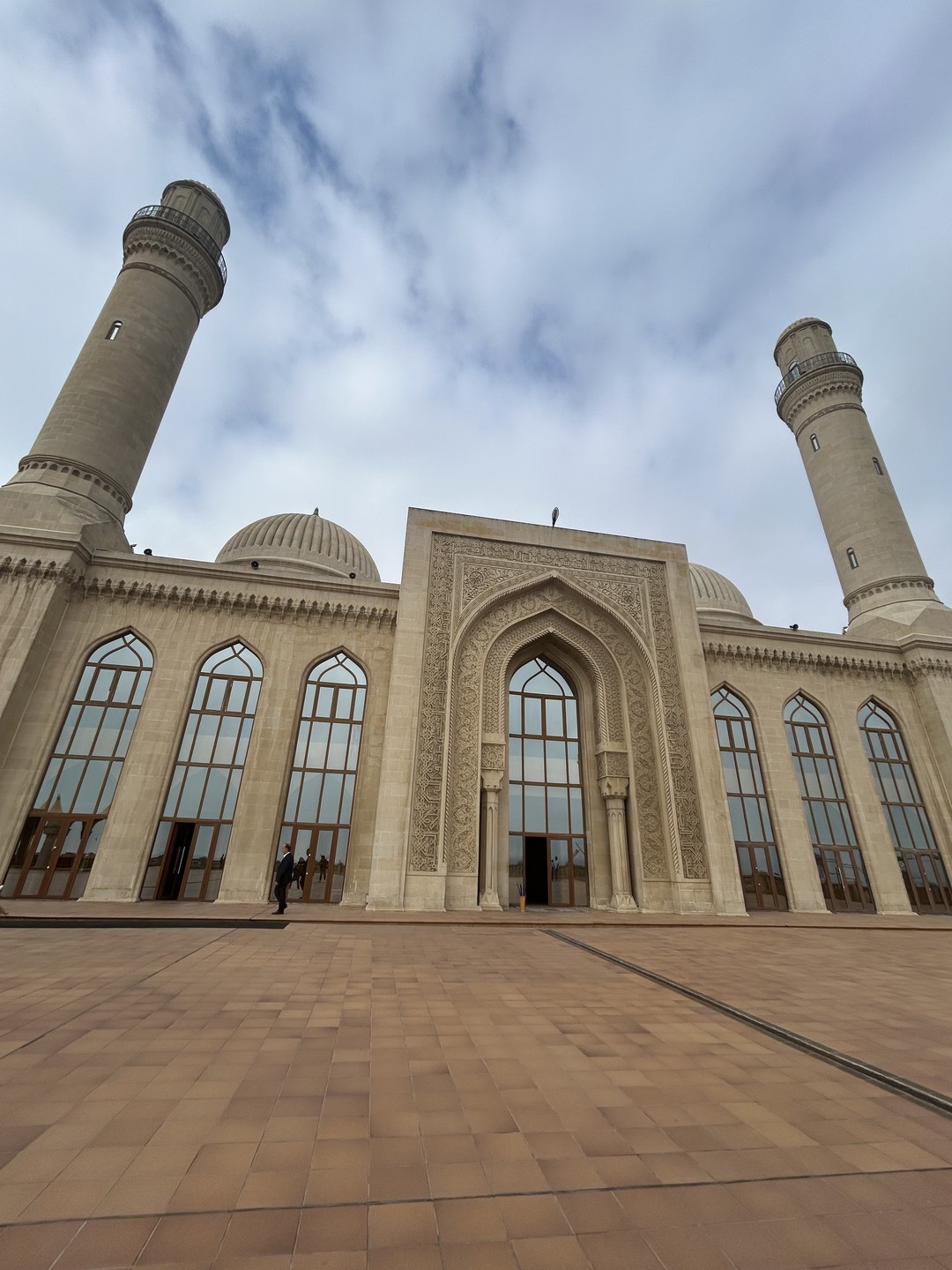 Посетили экскурсию заповедник Гобустан и Абшерон. Наш гид Вахит прекрасно провел экскурсию, дублирую всю информацию на