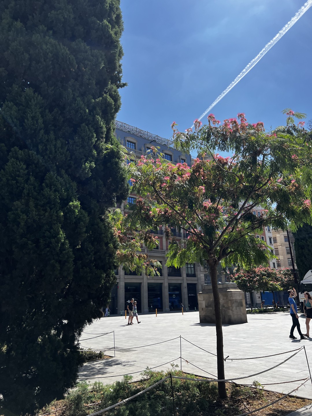 Спасибо большое Евгению за интересную прогулку по Готическому кварталу. Было интересно и не занудно. Очень живо