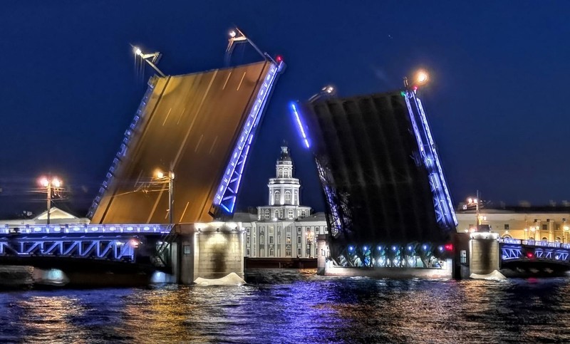Фото к экскурсии Петербург по-царски: ночная прогулка на кораблике