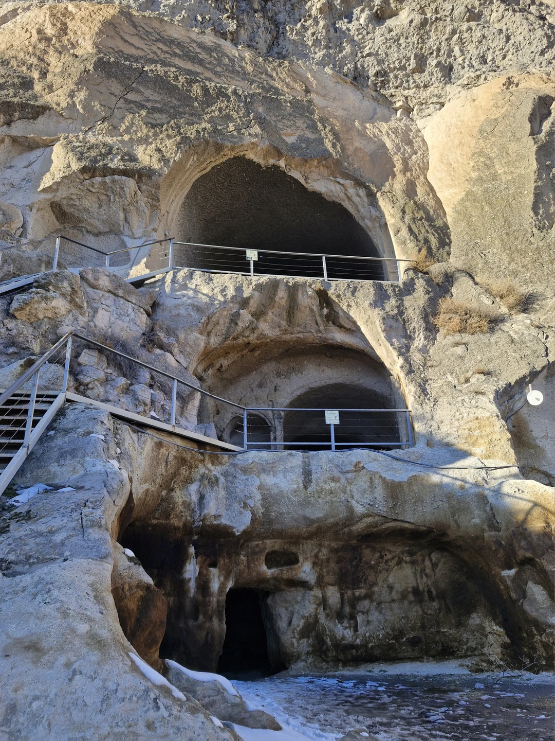 Пожалуй, самая запоминающаяся экскурсия за всё путешествие. Очень насыщенный и очень интересный маршрут, места потрясающие, и