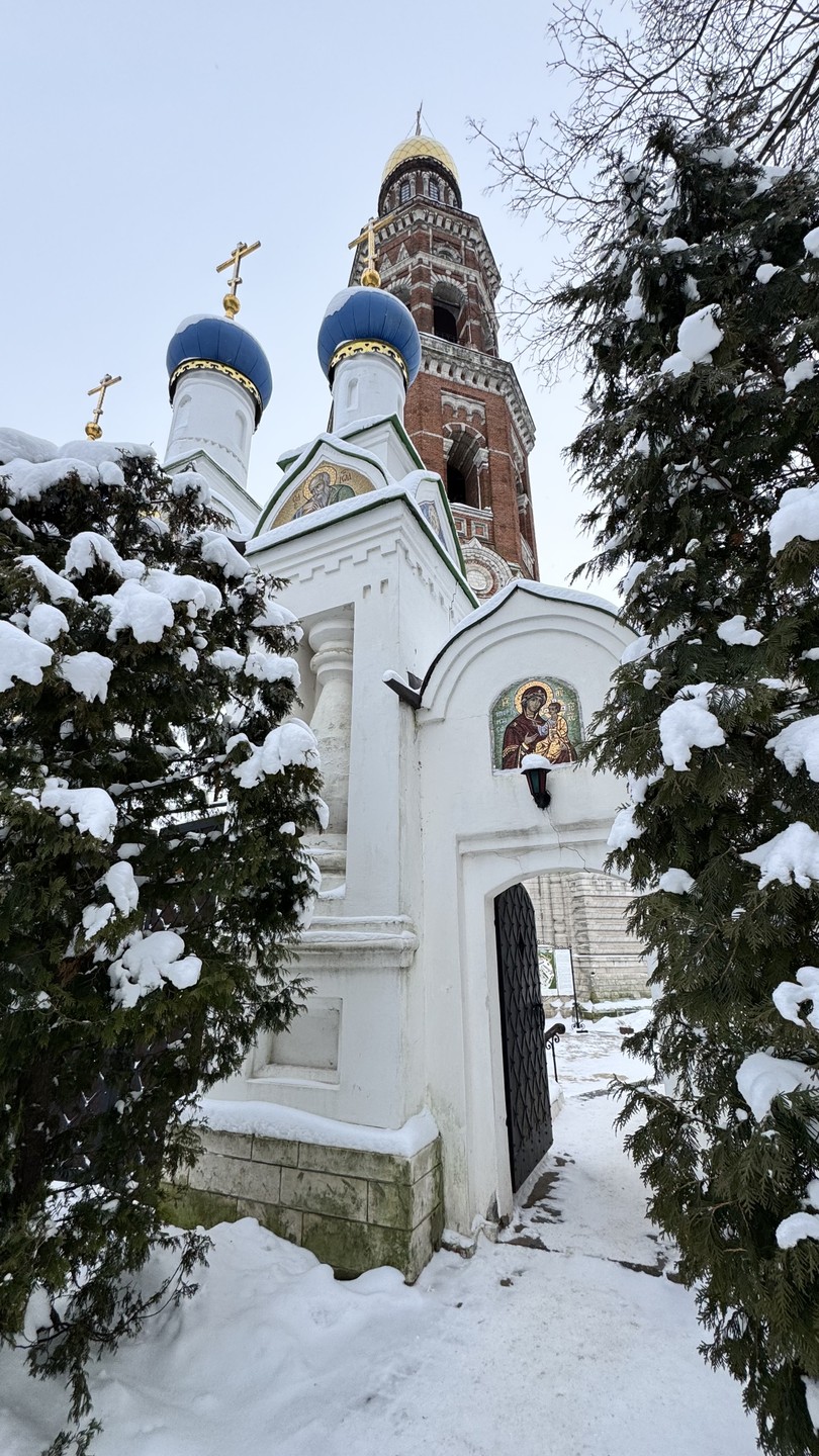 Интересная поездка в музей Есенина и в монастырь, красивые виды природы, особенно зимой, впечатлили!
