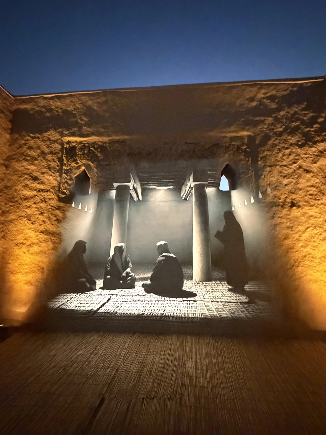 Отличный гид и человек! С утра до позднего вечера показывал нам город, без спешки и суеты. . было максимально комфортно и весело!