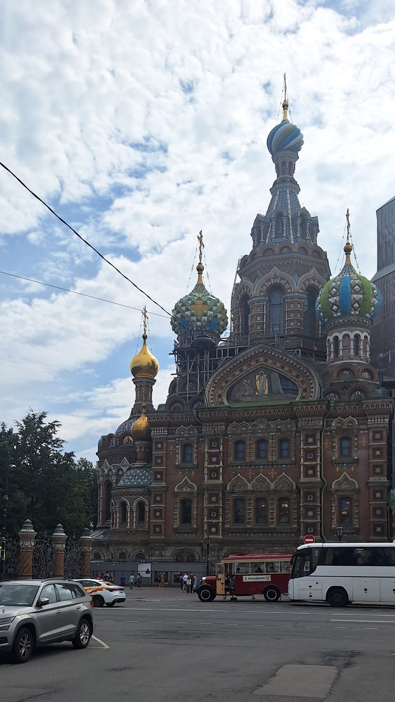 Информативная обзорная экскурсия, Маргарита подробно и увлекательно рассказывает. Конечно, время ограничено, поэтому потом пошли пешком, чтобы