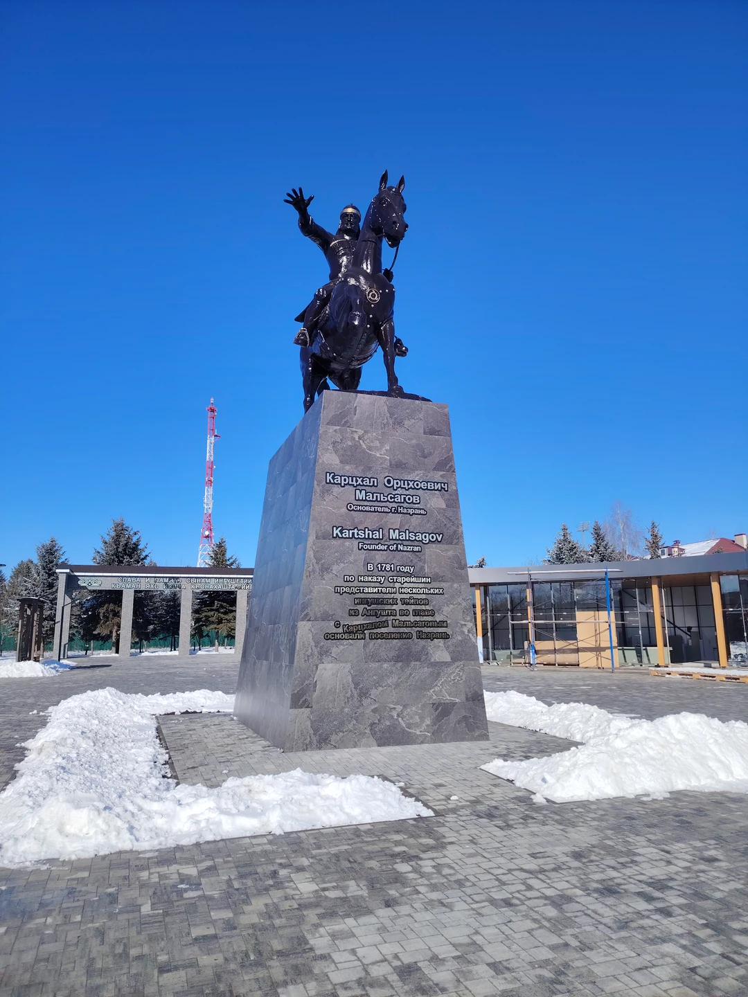 Багауддин отлично владеет информацией о своём регионе. Видно, что человек разбирается в теме. Много читает, анализирует