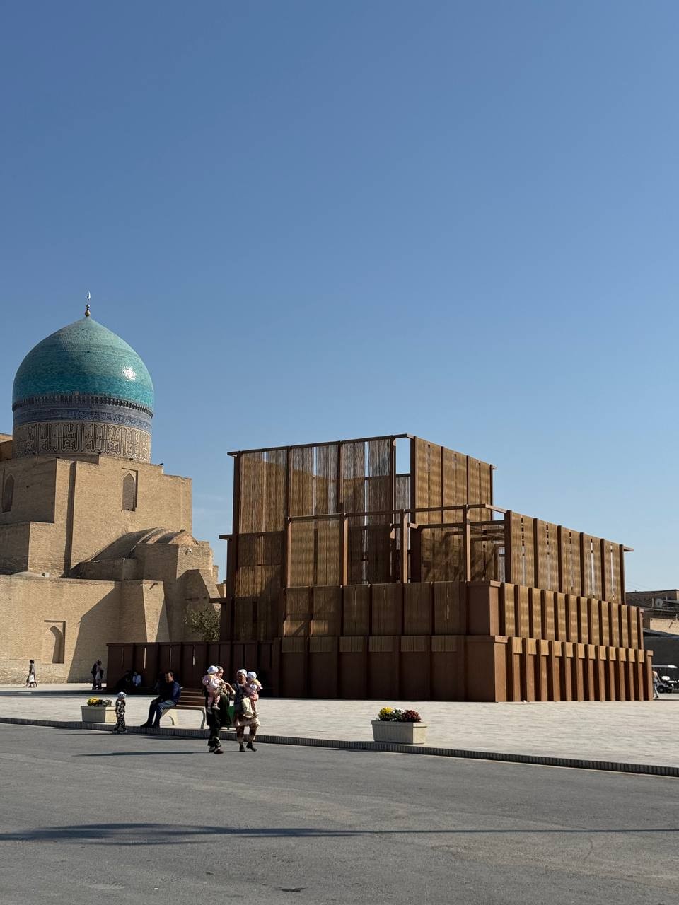 Фуркат очень интересный рассказчик), нам с дочкой понравился и маршрут, и истории, и байки, и шутки