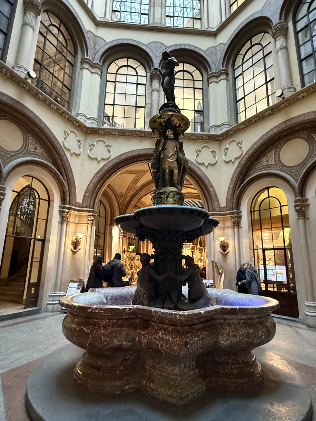 Прекрасная прогулка с Ольгой по Вене, знакомство с историей и архитектурой, было легко и интересно)