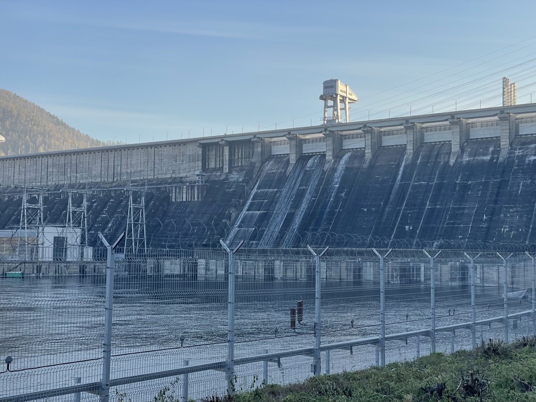 Красноярская ГЭС, Столбы и панорама города (Марина)