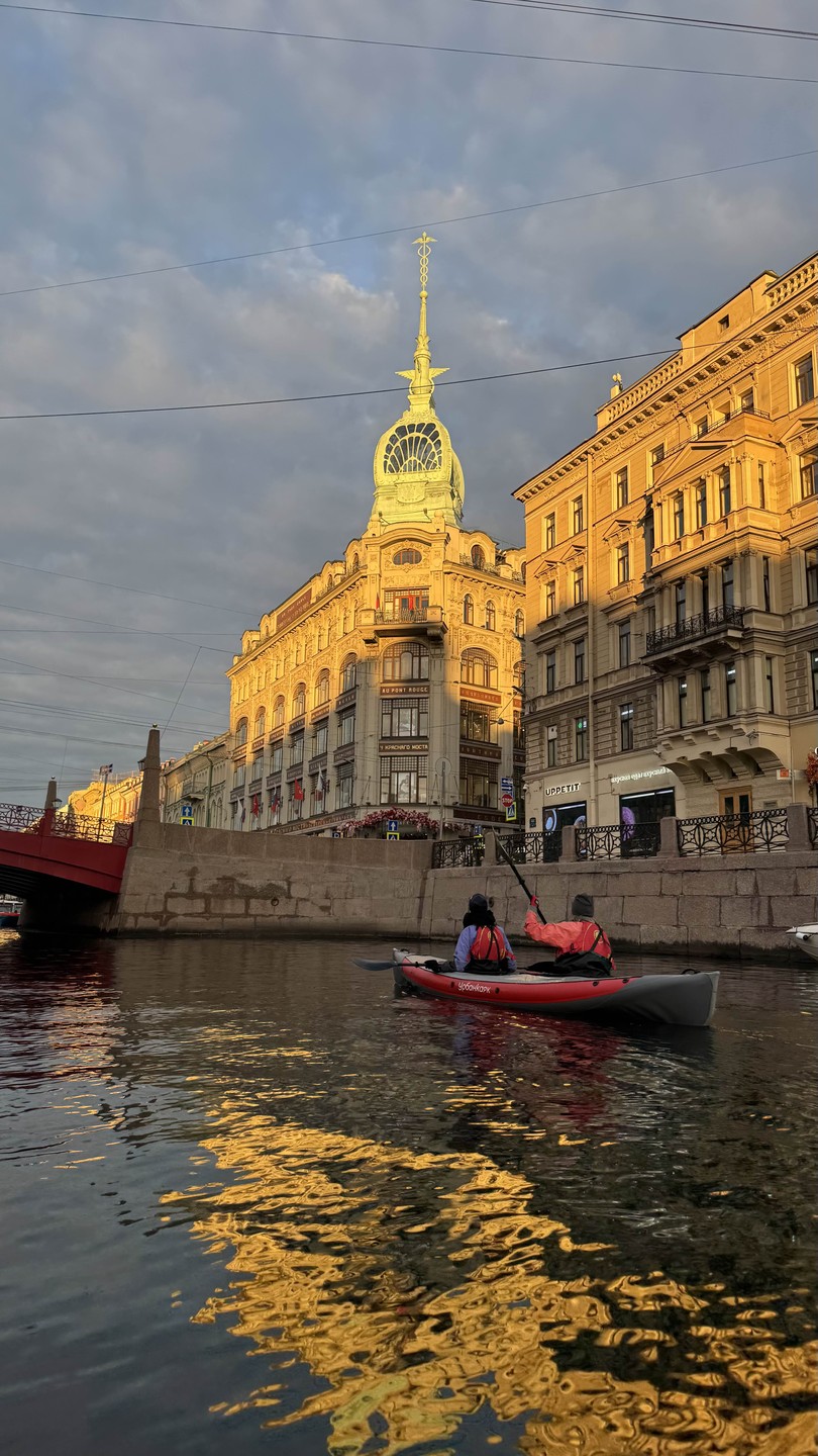 Рассвет в центре Петербурга на байдарке (Ольга)