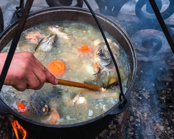 На север Ольхона: мысы Хобой и Три брата, уха на льду