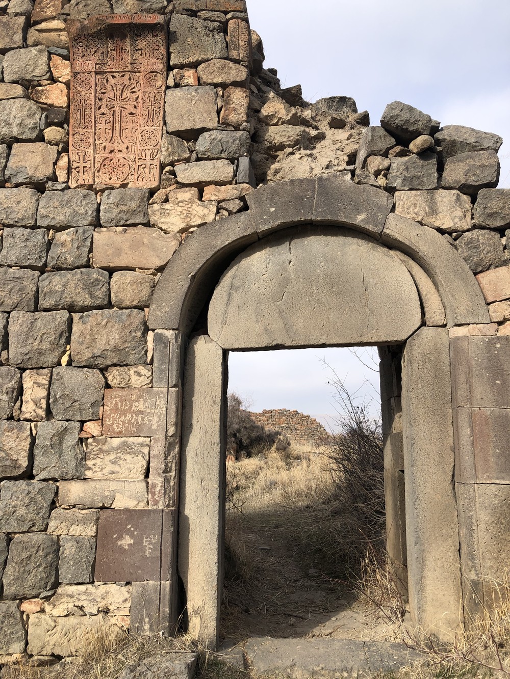 Пешком к заброшенному монастырю Авуц Тар — из Еревана (15/18)