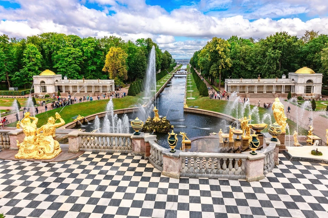 До­сто­при­ме­ча­тель­но­сти Нижнего парка