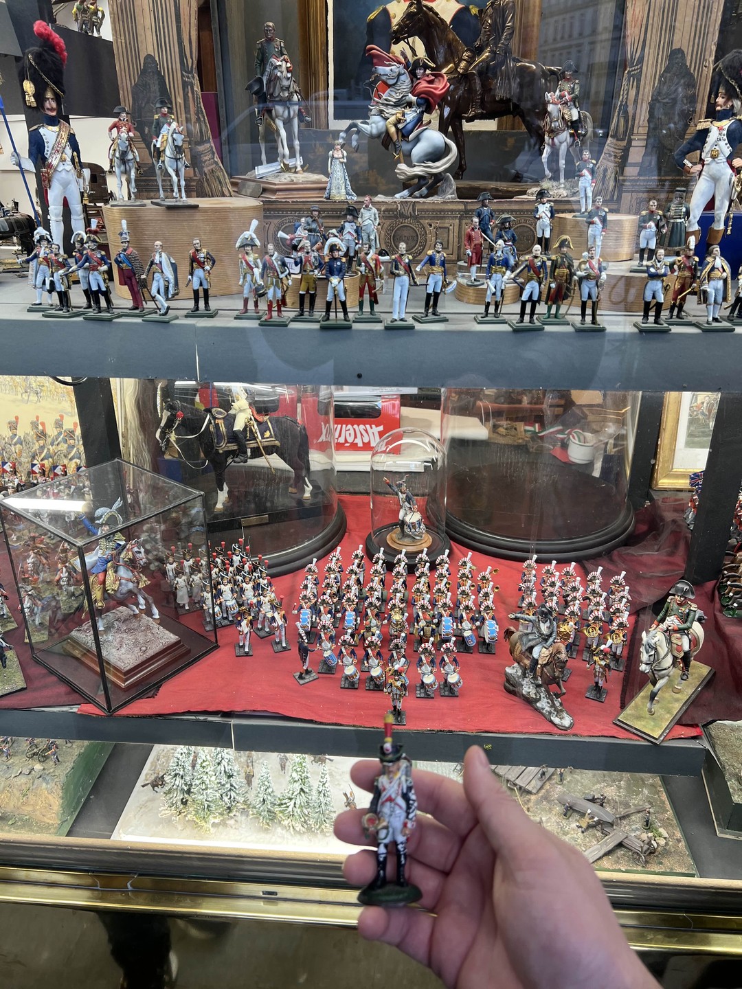 Мы очень благодарны АннеМари,она большая молодец. Человек,который знает историю и очень любит свою работу!!! Это лучшая