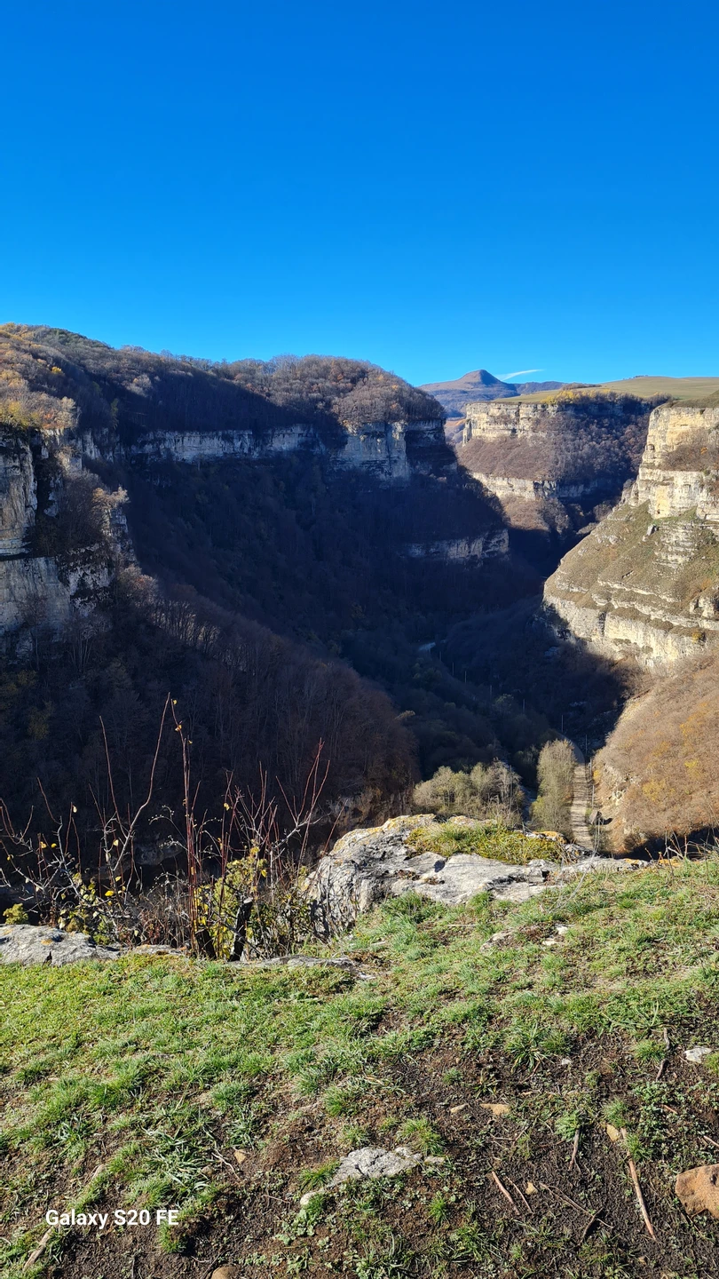 Узнали много из истории Кабардино-Балкарии. Посетили потрясающие Баксанское и Чегемское ущелье. На комфортабельном автомобиле проехали по