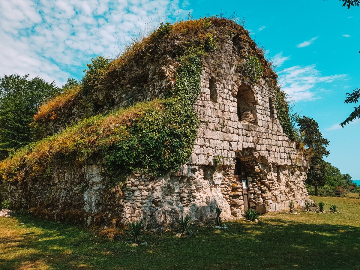 Другая Абхазия: безлюдные природные места и термальные источники