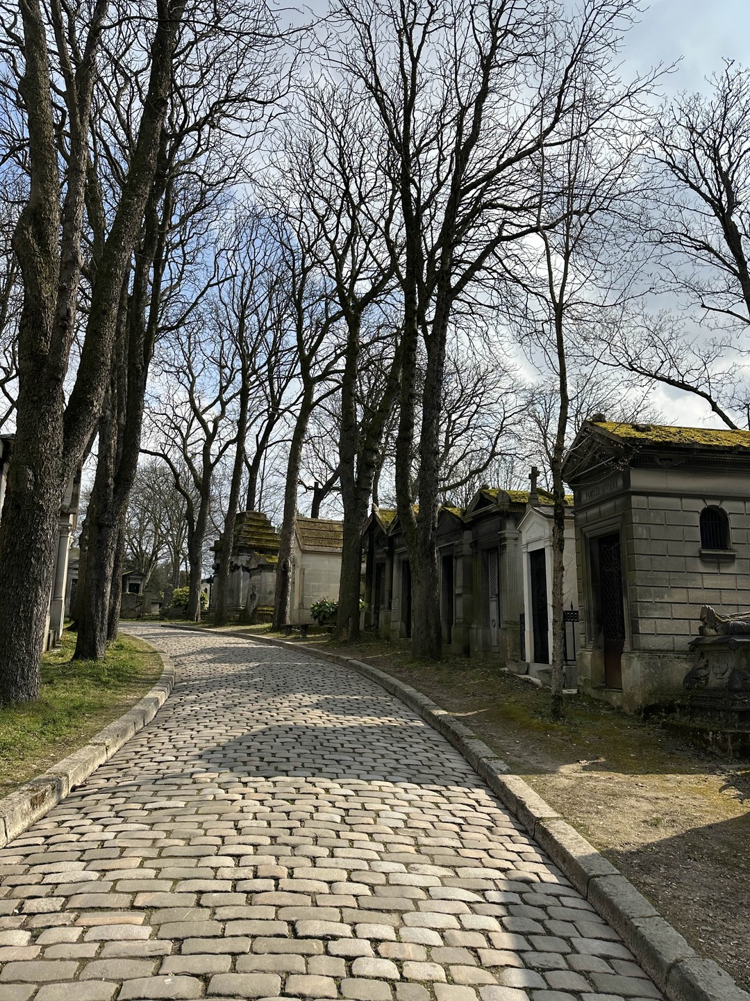 Катарина - не гид в типичном понимании этого слова, а проводник и рассказчик, который по ходу