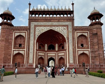 Тадж-Махал на рассвете, Агра-форт, возвращение в Дели