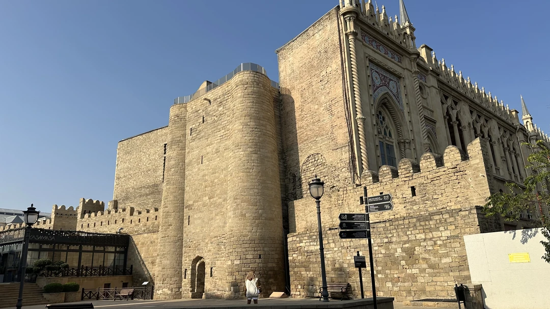 Мне очень понравилась экскурсия, гид Джамаль увлеченно, энергично, интересно, захватывающе рассказывает, полностью погружает в повествование, в