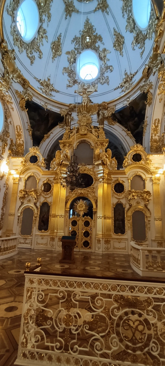 Экскурсия по Эрмитажу, посвящённая семье Романовых, оставила незабываемые впечатления. Это было настоящее погружение в историю нашей