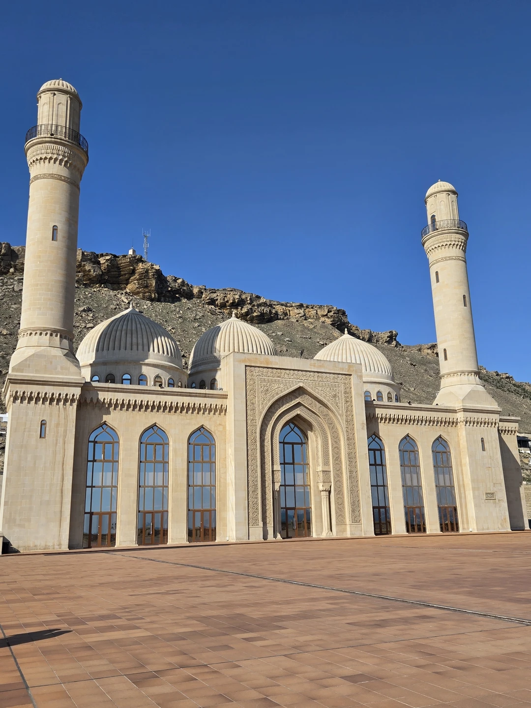 Огромное спасибо за экскурсию! Вел маршрут Рамиль, кореной Бакинец и человек влюблённый в свой город. Было очень интересно и познавательно