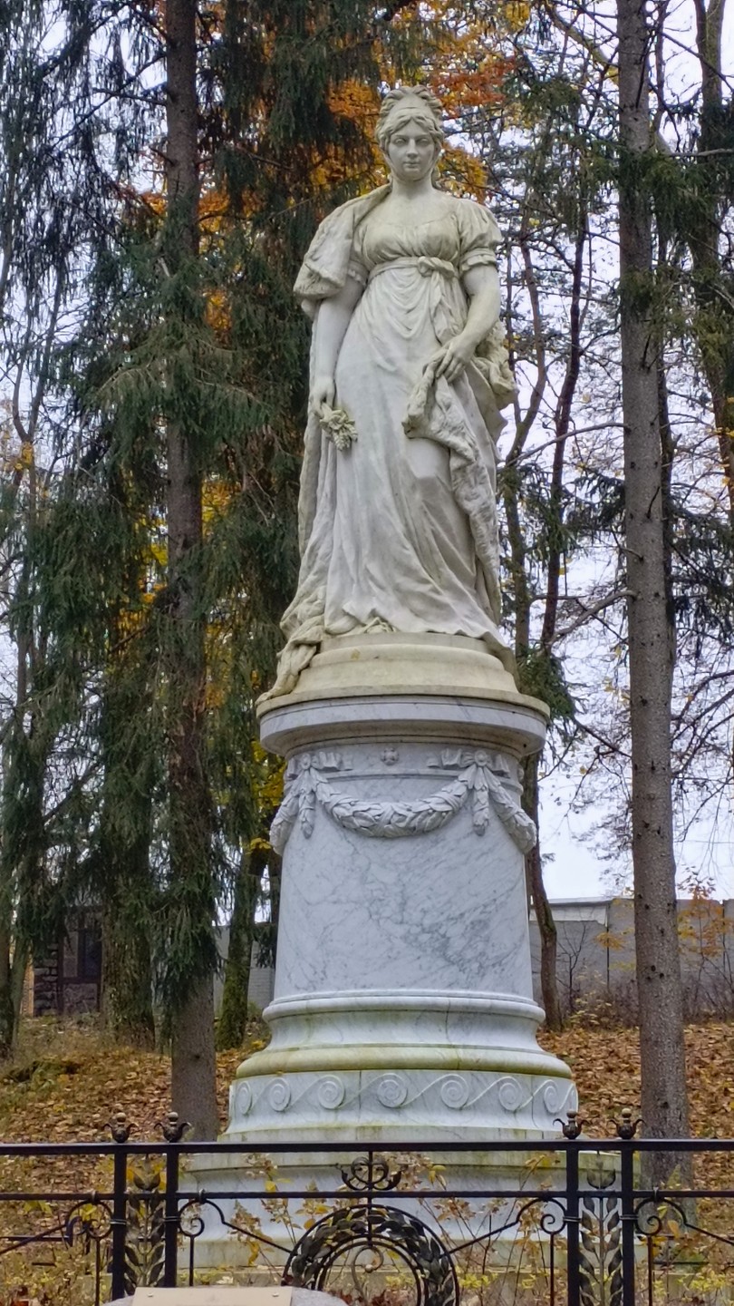 Спасибо за прекрасную экскурсию гиду Светлане, которая сумела погрузить в историю не только давних времён, рассказывая