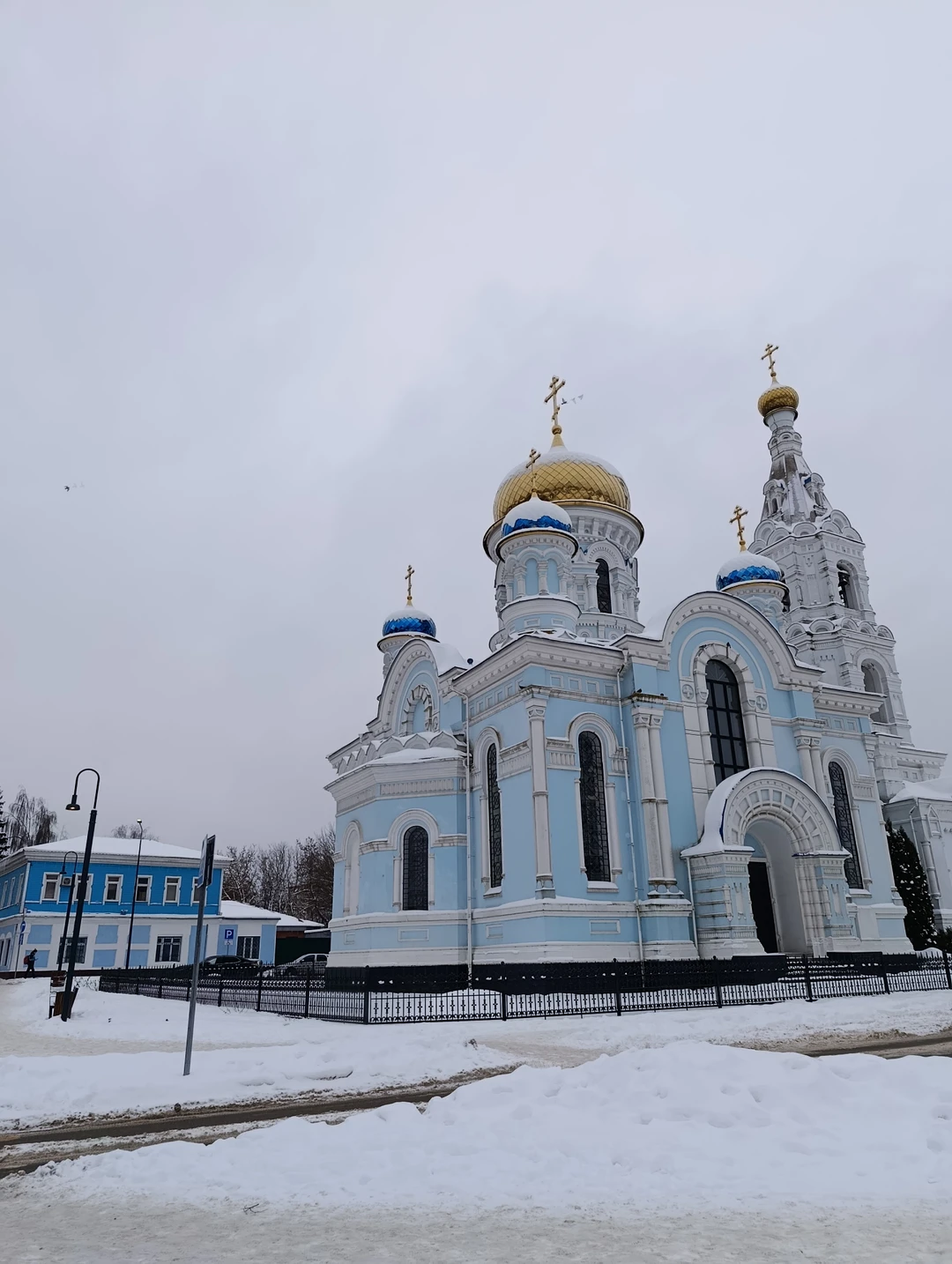 Юлия провела для нашей семьи отличную экскурсию по городу. Это и про историю 1812 г, период