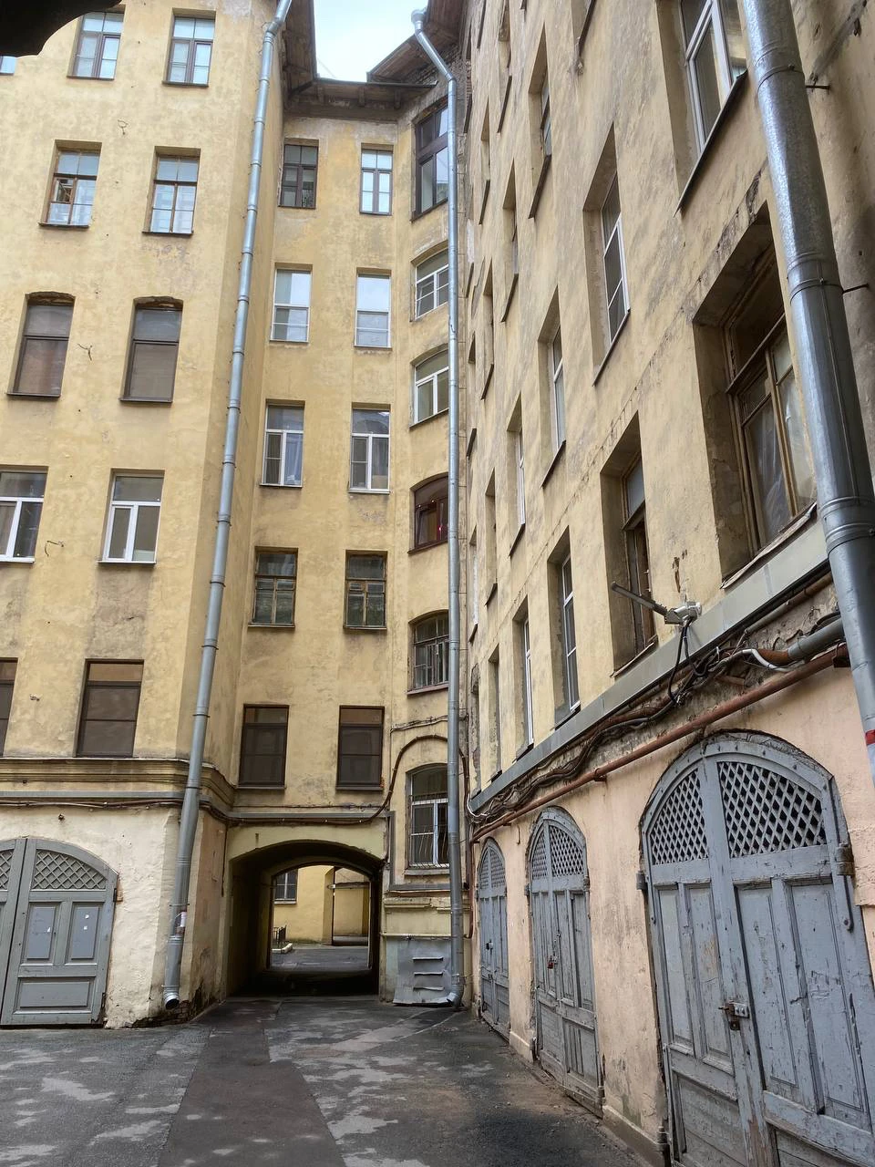 Спасибо Денису за экскурсию, уже была на таких же экскурсиях по другим районам, но таких красивых