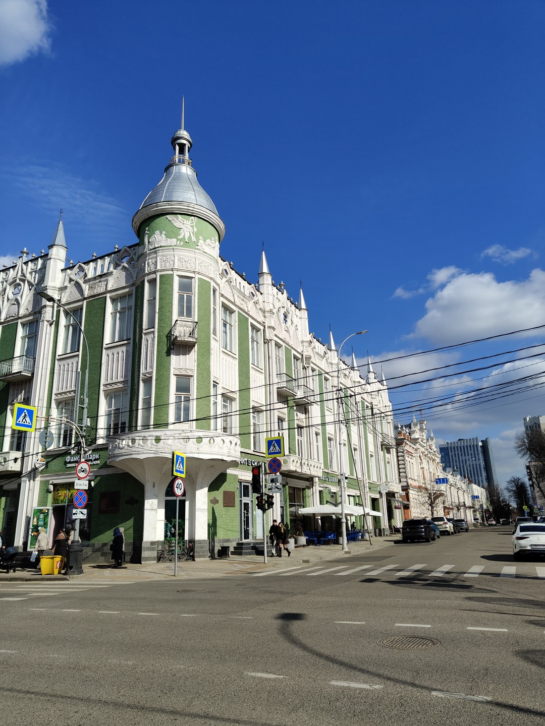 Приятно провели время на экскурсии у Дмитрия. Было очень комфортно и познавательно. Маршрут очень интересный и в то же время не перегруженный