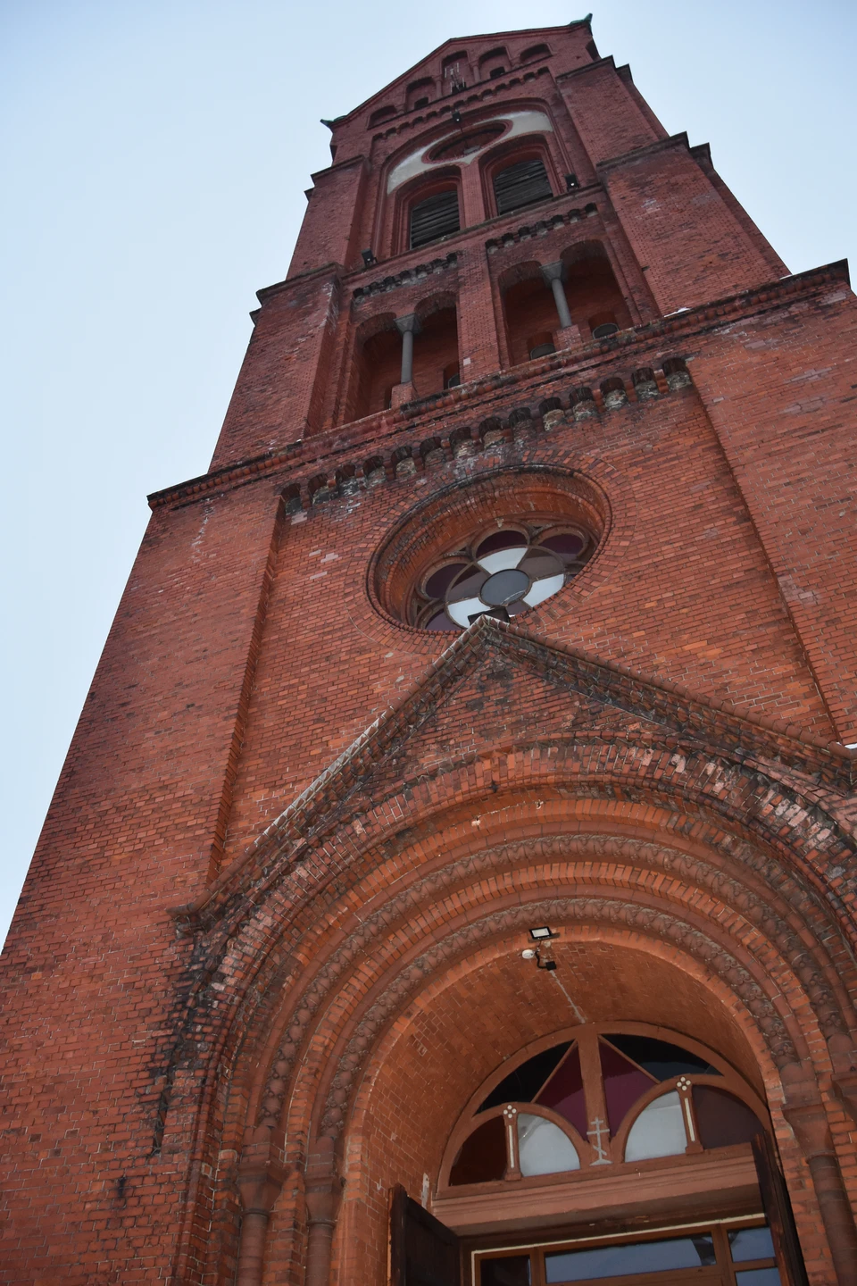 отличный рассказчик. с юмором. рассказал даже больше чем заявлено в программе,потому что проехать,например,мимо ГроссЕгерсдорфа и не