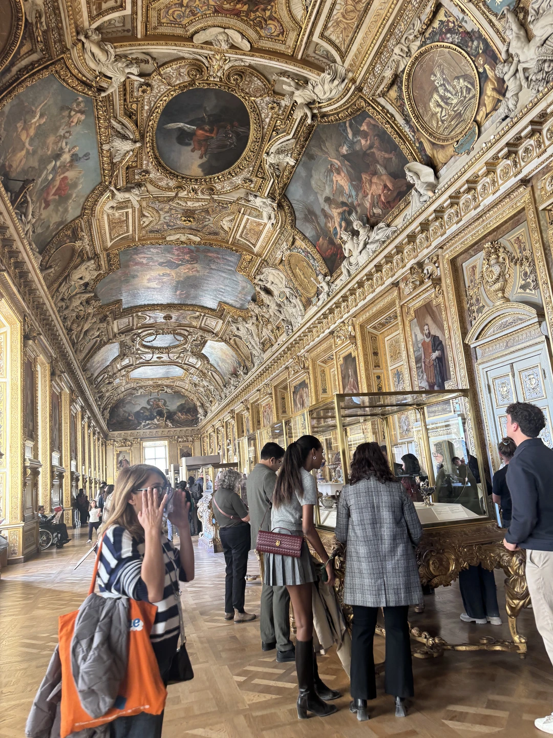 Очень рекомендую посетить Лувр с Людмилой. Два часа прошли незаметно. Очень увлекательно, и для взрослых в