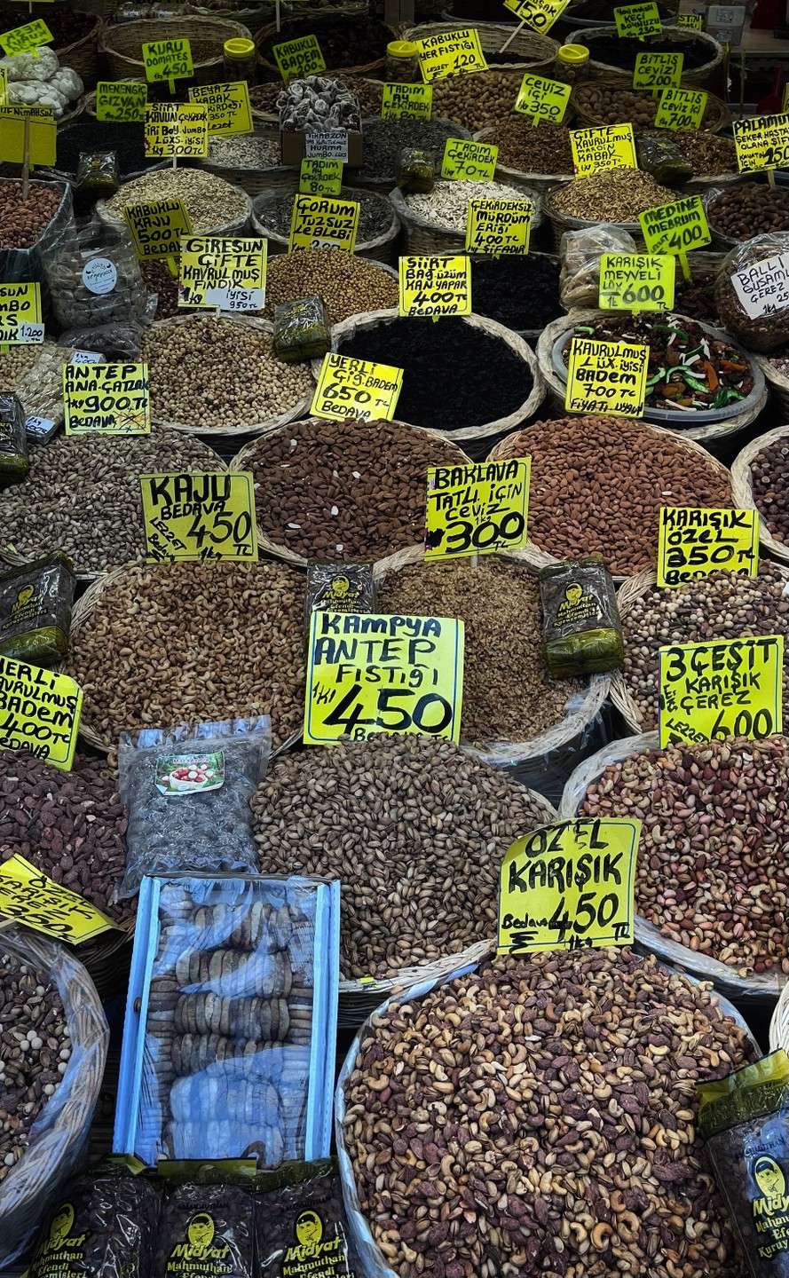 Добрый день! Выражаю свою благодарность гиду и команде организаторов. Прогулка прошла на высшем уровне. Такой контрастный