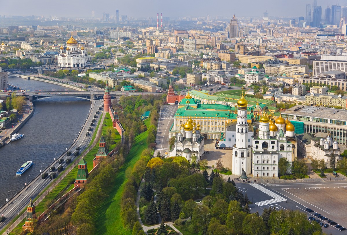 Обзорная экскурсия по Москве с посещением Кремля (билеты включены)