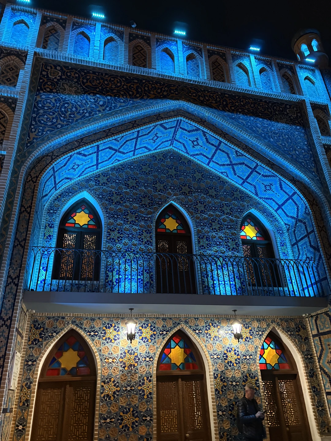 Побывали на экскурсии с Владимиром. Я была с мужем и двумя дочками 13 лет. Все мы