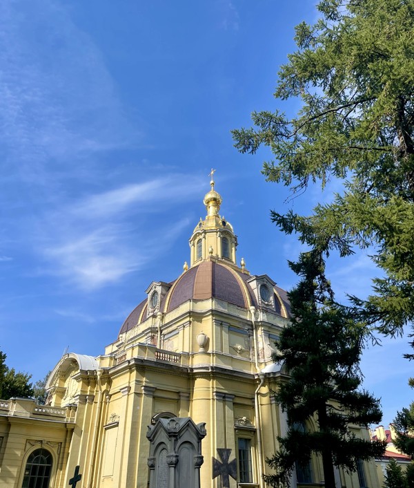 Петропавловская крепость: собор, тюрьма и старинные стены