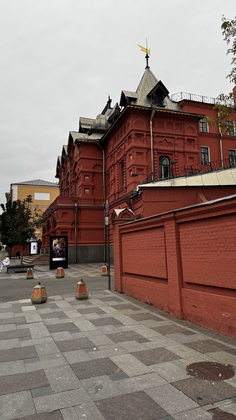 Если Вы вдруг сомневаетесь, идти или не идти, срочно перестаньте сомневаться и бегите! Одна из лучших