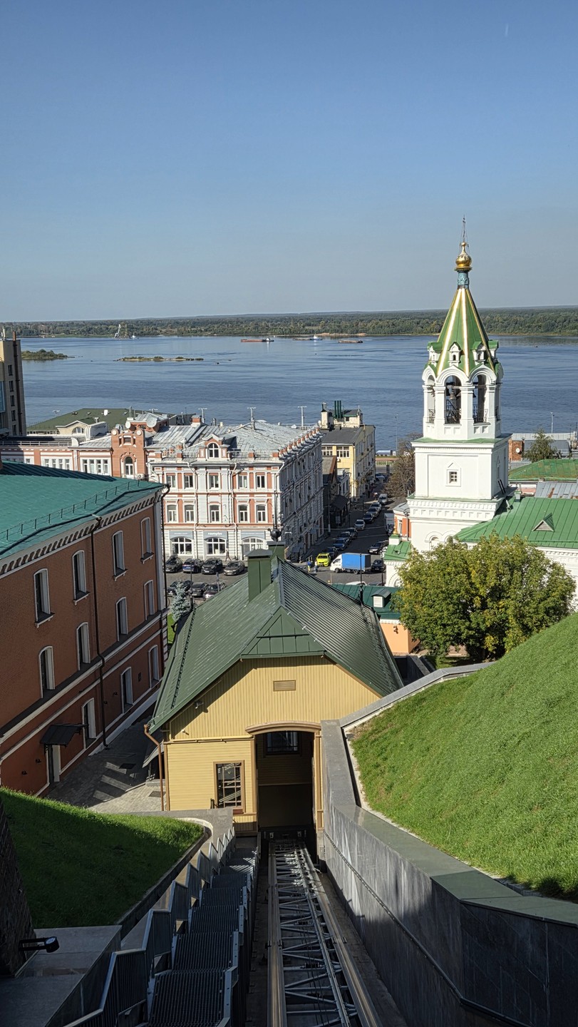 Были на экскурсии по Нижнему Новгороду с Олегом. Экскурсия очень понравилась. Он замечательный экскурсовод, знающий и