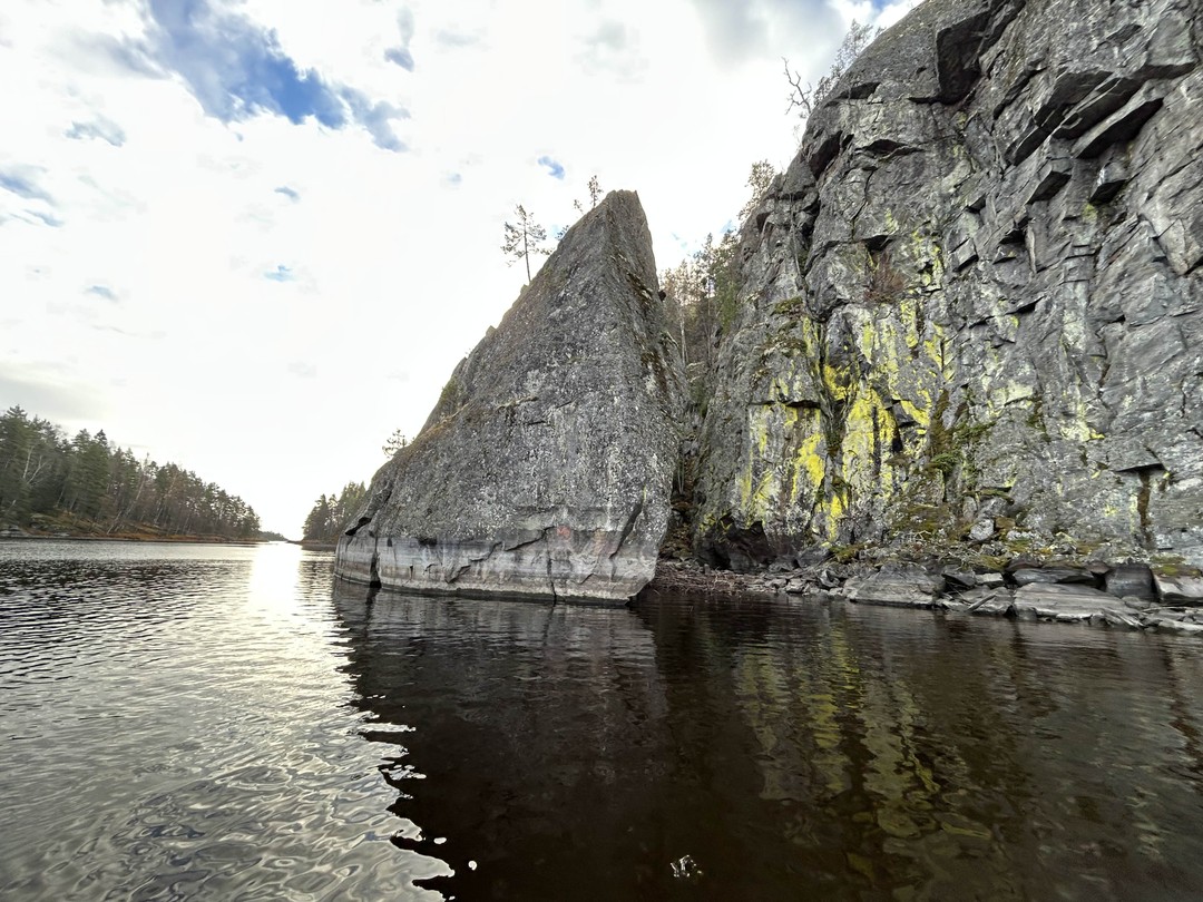 Виды завораживают,экскурсия понравилась,2 часа-это то что нужно,успели посмотреть острова,шхеры,увидеть бесконечную даль Ладоги. Капитан нашего судна-супер!