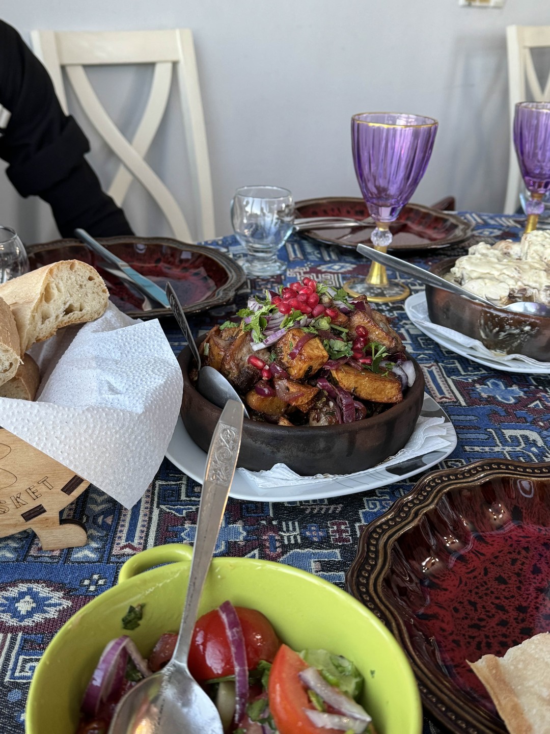 Экскурсия проведена для семьи. Замечательный маршрут. Посетили женский монастырь, посетили семью с вкуснейшей дегустацией грузинского домашнего