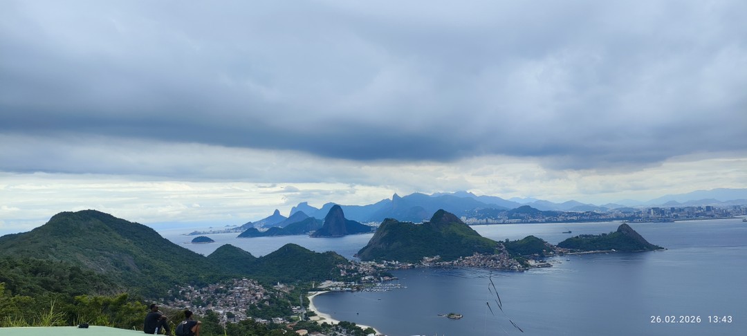 Артур- замечательный экскурсовод. Ещё до начала экскурсии был с нами на связи и отвечал на возникшие