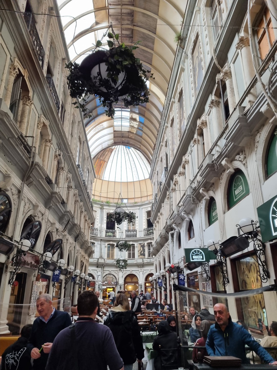 Экскурсия прошла приятно, у нас получился свой собственный маршрут, удобный для всех, в метро мы были