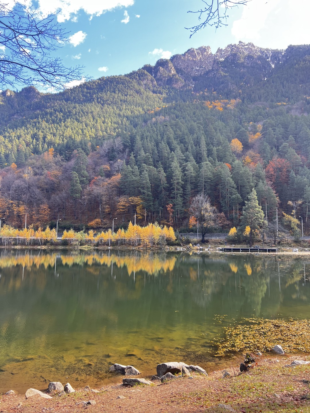 Ездили вшестером, четверо взрослых и двое детей, 6 и 8 лет. Нам очень понравилась экскурсия. Очень